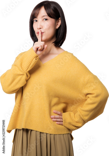 Obraz na plátně Confident asian woman making secret hush gesture showing mystery artificial inte