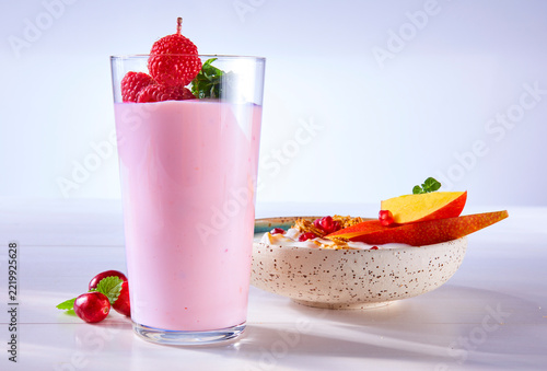 Fruchtshake und Müsli