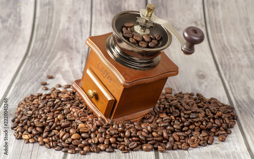 Grains de café avec moulin à café