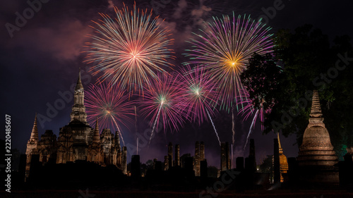 Obraz na plátně Firework of Loy Krathong festival showing in Sukhothai historical park