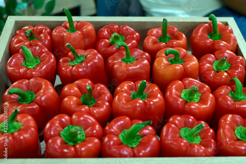Fotografie pimientos rojos en el mercado