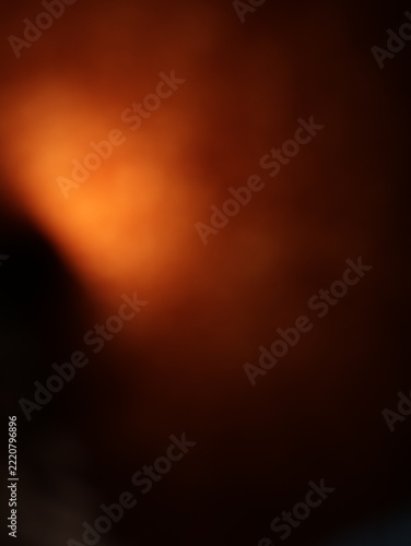 Una toma de cerca de un fondo abstracto de colores anaranjado  y negro con un degradado ligero desenfocado