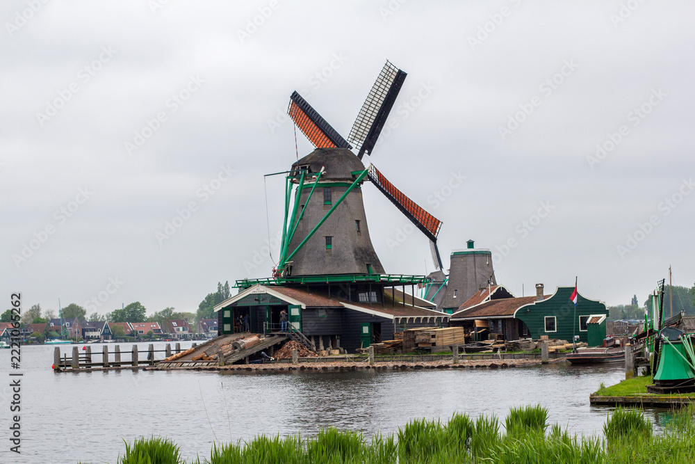 Fototapeta premium windmill in the netherlands