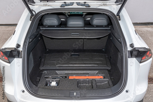 Mandatory accessories and tools in the trunk of every passenger car