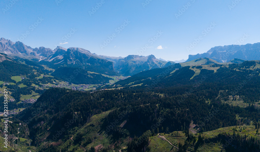 Fototapeta premium Alpe di Siusi at sunny morning sunrise, Dolomites mountains, Italy