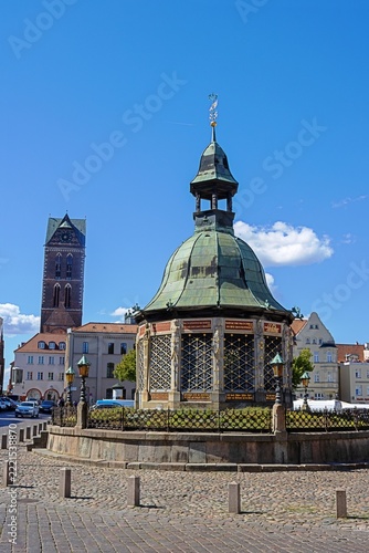 wismar, deutschland - wismarer wasserkunst im stil der niederländischen renaissance