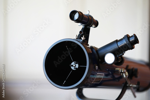 Obraz na plátně Close-Up of a Reflector Telescope: Astronomy Exploration Instrument