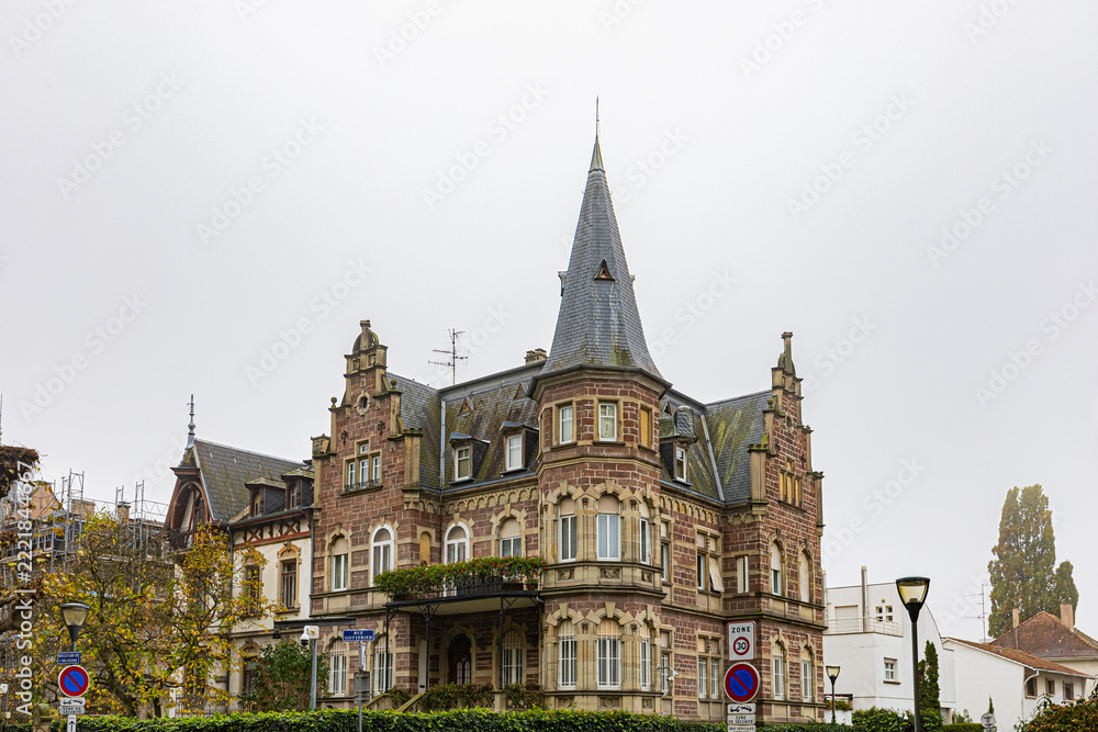 Obraz premium FRANCE-STRASBOURG-ORNATE BUILDING-POINTED CORNER TURRET
