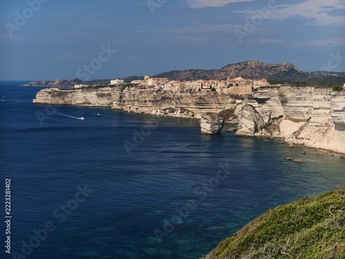 Ville sur la falaise en Corse