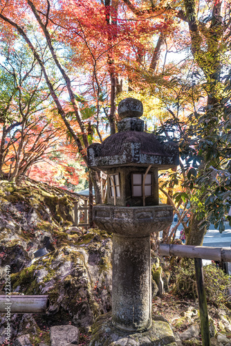 滋賀県の石山寺の美しい紅葉の写真