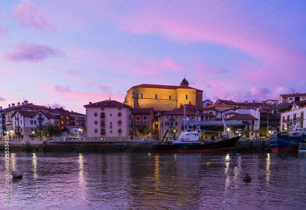 Obraz premium Dusk twilight over Orio coastal fishing village harbor and estuary in Basque Country Spain