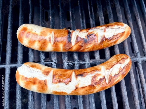 Schweizer Grillwurst frisch vom Rost