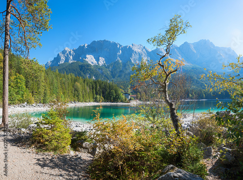 Obraz na plátně pictorial autumn landscape lake Eibsee, Wetterstein alps with Zugspitze mountain