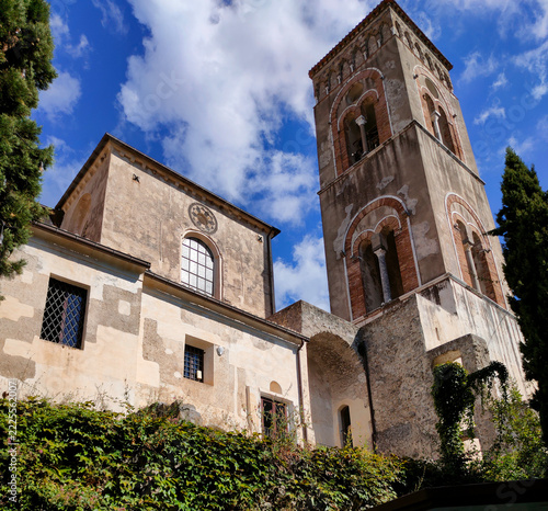 Fotografie The Cathedral of Ravello - Basilica of Santa Maria Assunta and Saint Pantaleon, located in the main square of the picturesque town of Ravello on Italy's Amalfi Coast