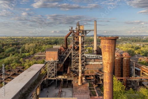 Fotografie High angle telephoto landscape of historic blast furnace plant with rusty steel