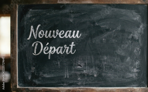 Nouveau Depart message sur tableau noir, nouveau depart concept de vie et recommencement professionnel