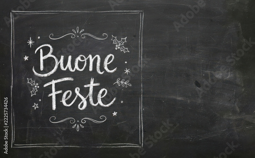 Buone Feste lavagna con auguri di buone feste in lingua italiana per biglietti d'auguri natalizi