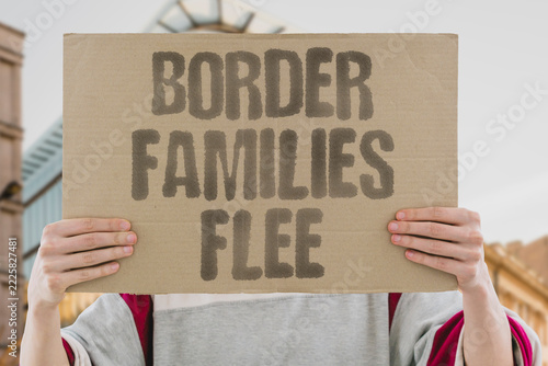 Fotografie "Border families flee" Frontier villages empty as fighting spreads
