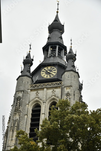 Fotografie Le clocher de l'église Saint-Martin (Sint-Maartenskerk) à Courtrai (Kortrijk-Wes