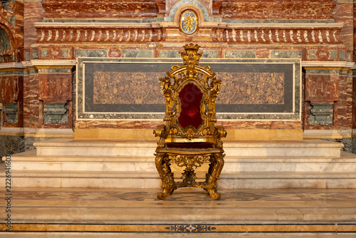 BAROQUE THRONE STYLE