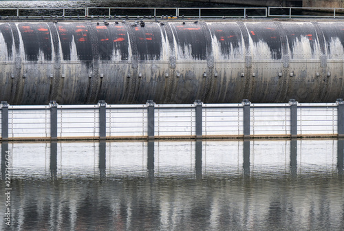 Anlagen einer Flussschleuse