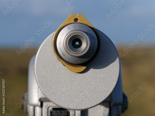 Obraz na plátně silver metallic eyepiece of a tourist coin-operated telescope, featuring brass a