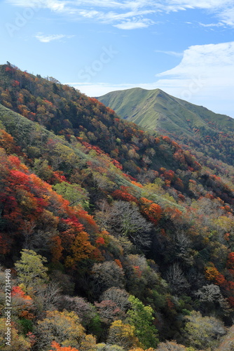 剣山の紅葉と次郎笈　徳島県日本百名山