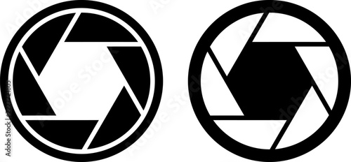 Two camera aperture icons with different opening sizes
