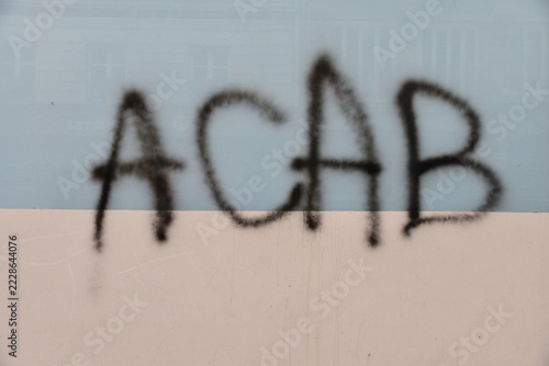 Slogan ACAB sur mur à Paris, France