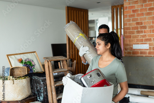 Canvas Print Couple moving into new home