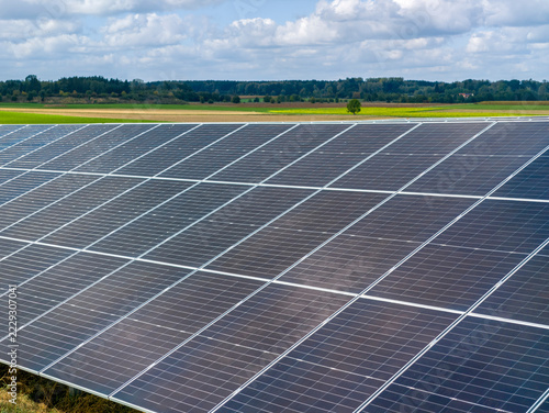 Grosser Solarpark in Auhofen bei Anzing, Bayern, Deutschland, Europa