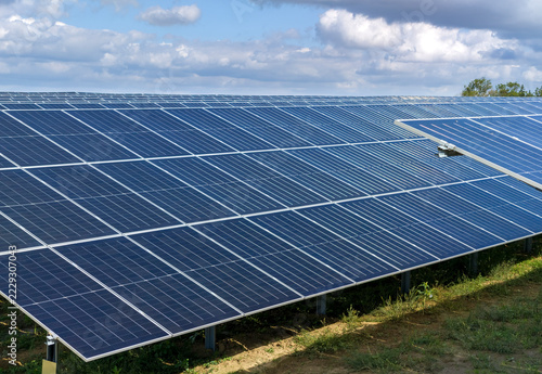 Grosser Solarpark in Auhofen bei Anzing, Bayern, Deutschland, Europa
