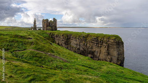 Fotografie Castle Sinclair Girnigoe  located  on the rocky cliffs above sinclair bay three miles north of Wick in Caithness, Scotland
