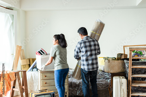 Canvas Print Couple organizing new home space